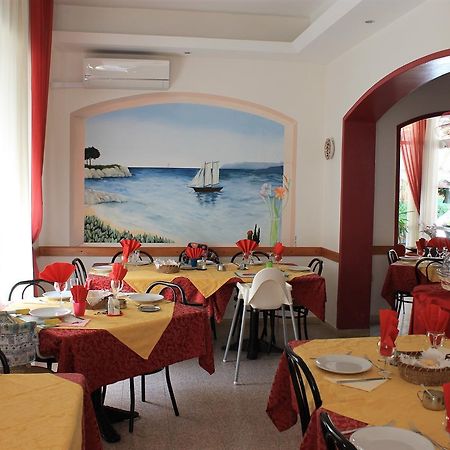 Hotel Susanna Rimini Zewnętrze zdjęcie