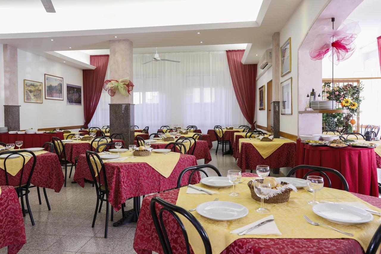 Hotel Susanna Rimini Zewnętrze zdjęcie